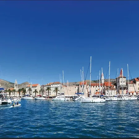 Halilovi - Two Bedroom 3 Apartman Trogir